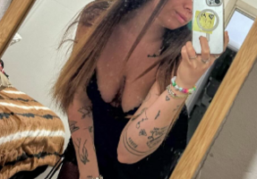 TETTONEscollaturaSELFIEspecchioBLONDEmarika2261.png