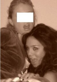 vanessahudgenslesbo01.jpg