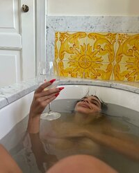 emrata_1718114253_3388110386601484156_1999824.jpg