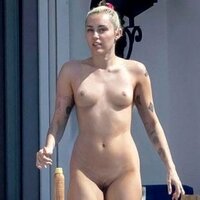 t_miley_cyrus_nude_candid2-310x310.jpg