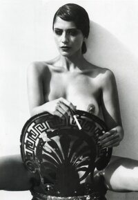 paola-iezzi-seno-nudo.jpg