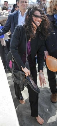 Virginia-Raggi-Feet-4163286_resized.jpg
