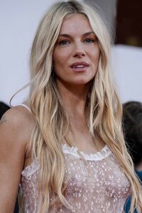 Sienna Miller2.jpg