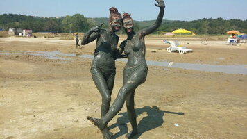 annalisa e valentina b.jpg