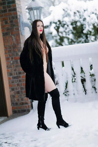 Piper On The Snow 0009.jpg