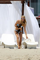Paris+Hilton+shows+off+bikini+body+takes+dogs+cZjjLNMtEimx.jpg