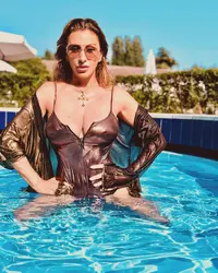 sabrinasalernofficial-20250615-0001.webp