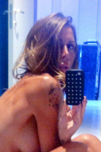guendalina-canessa-nuda-seno-hot-2012-autoscatto-amatoriale-twitter-1.jpg