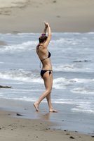 Kate Hudson wearing a bikini at a beach in Malibu 016.jpg