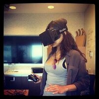 29186515_oculus-vip-michelle-rodriguez-gioca-con-il-rift-0.jpg