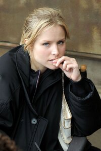 kristen-bell-rome-02.jpg