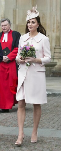 kate-middleton-seen-out-in-london_14.jpg