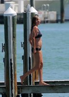 uma-thurman-wearing-a-bikini-in-miami-april-72015-x69-5.jpg
