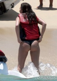 demi_lovato_bikini_mexico_june_2010_hq_upgrade_ofukwfb-sized.jpg