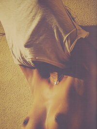 Lais-Ribeiro-Undress-In-Her-Apartment-Guy-Aroch-For-Morena-Magazine-12-675x900.jpg