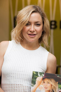 Kate-Hudson--Pretty-Happy-Book-Signing--09.jpg