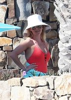 Reese-Witherspoon-in-Red-Swimsuit--04.jpg