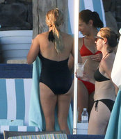 Reese-Witherspoon-in-Black-Swimsuit--21.jpg