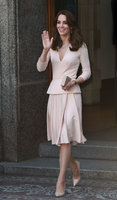 kate-middleton-at-the-national-portrait-gallery-in-london-5416-12.jpg