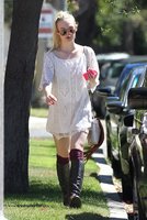 elle-fanning-out-and-about-in-los-angeles-160_12.jpg