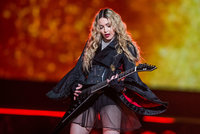 Madonna_Paris120915_03.jpg