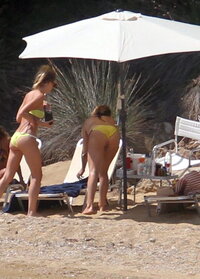 kate-hudson-bikini-candids-in-skiathos-island-july-24-32-pics-13.jpg