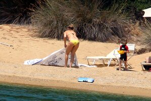 kate-hudson-bikini-candids-in-skiathos-island-july-24-32-pics-22.jpg