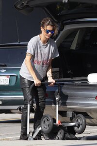 elisabetta_canalis_out_for_lunch016.jpg