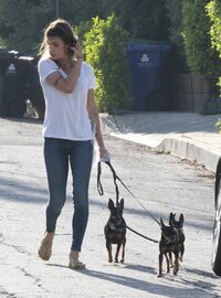elisabetta-canalis-walk-in-beverly-hills-4-7-2017-5.jpg