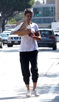 51711362_hqcelebcorner-9.jpg