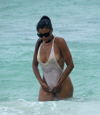 beachgirls_343_48.jpeg