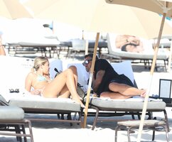 58724173_hqcelebcorner-32.jpg