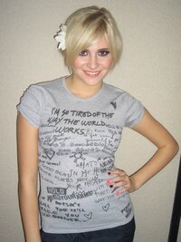 Pixie-Lott-wearing-Moschino-T-shirt-768x1024.jpg
