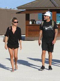 58572341_hqcelebcorner-14.jpg