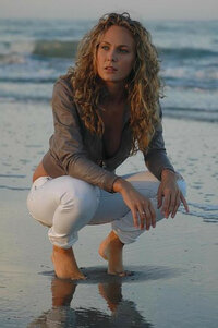 740full-sara-zanier.jpg