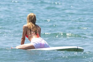 111632067_hqcelebcorner-6.jpg