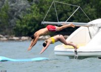 Britney-Spears--Bikini-candids-on-a-Yacht-in-Miami--17.jpg