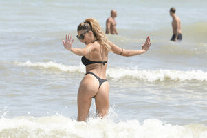 115434709_hqcelebcorner-26.jpg