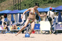 asia-argento-8-14-2006-bikini-beach-sabaudia-italy-7.jpg