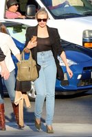cameron-diaz-out-and-about-in-los-angeles-23-11-2019-6.jpg