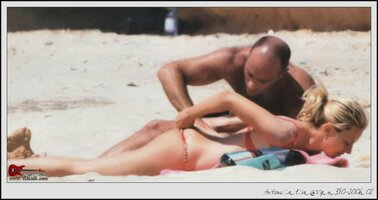 antonella elia in bikini rosso 02.jpg