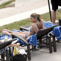 fergie im bikini 05.jpg