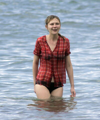 kirsten dunst in bikini 09.jpg