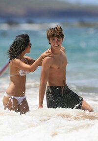 vanessa hudgens in bikini 07.jpg