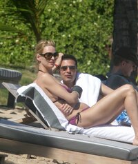 uma thurman in bikini 03.jpg