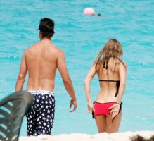 fergie in bikini rosso 23.jpg