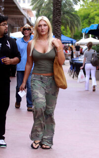 brooke hogan in miami 03.jpg