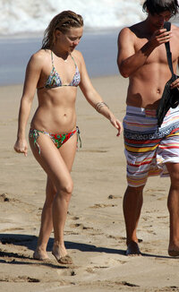 kate hudson in bikini 09.jpg