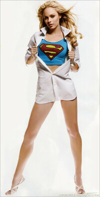 laura vandervoort in stuff 01.jpg