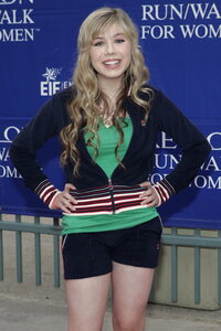 jennette mccurdy alla maratona 02.jpg